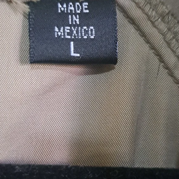 Golf MENS water & wind resistant top Kaki color V neck Perfect for fall weather - Picture 3 of 9